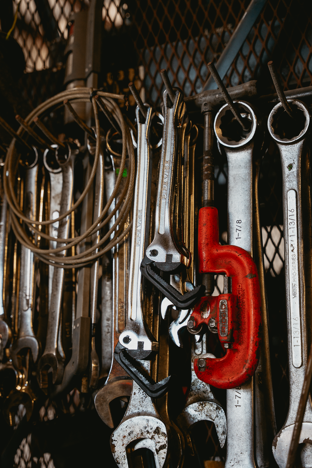 How to Choose the Right Pipe Wrench for Tight Spaces